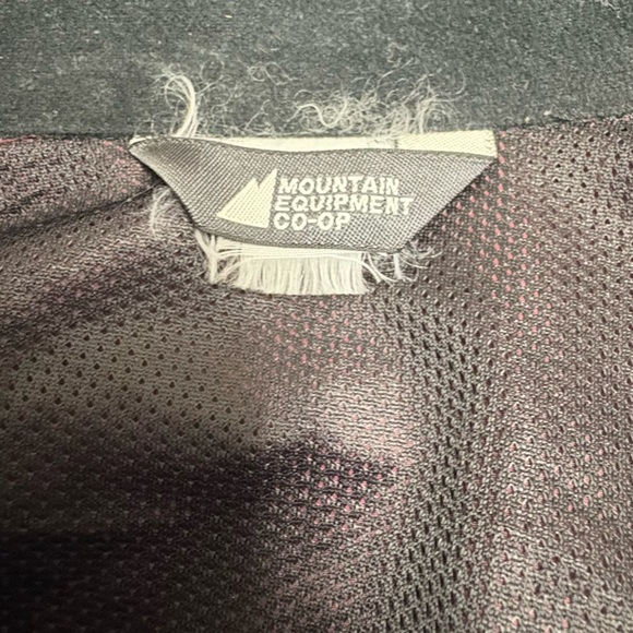 MEC Women’s Medium Vintage Maroon Lightweight Running Jacket Light Reflecting - Picture 3 of 10